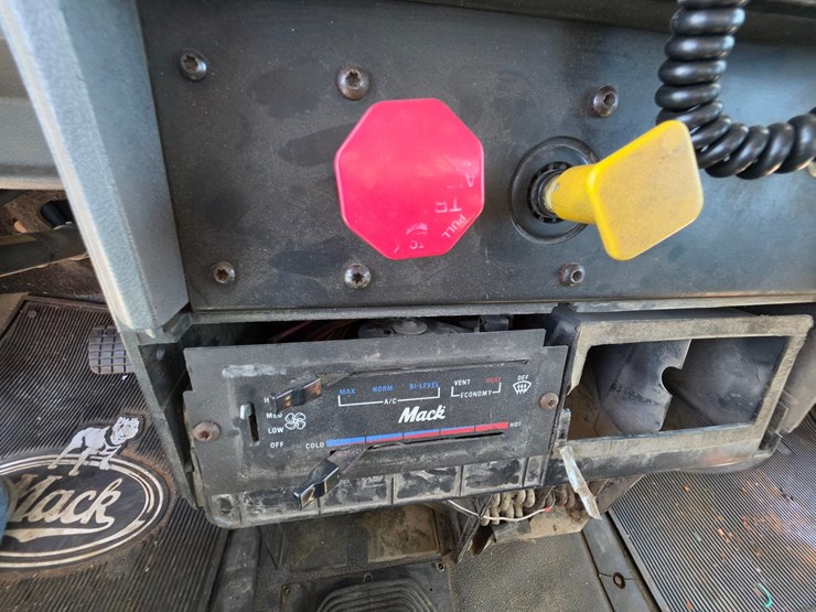 1997-mack-ch600-image-87