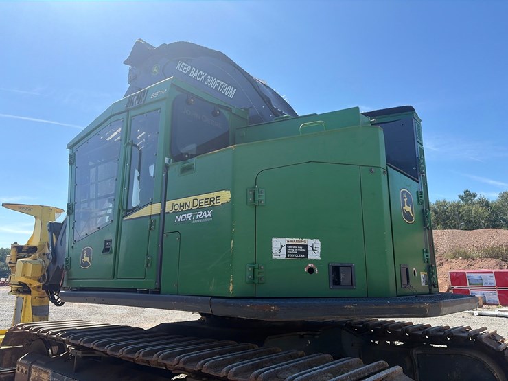 2015-deere-853m-image-24