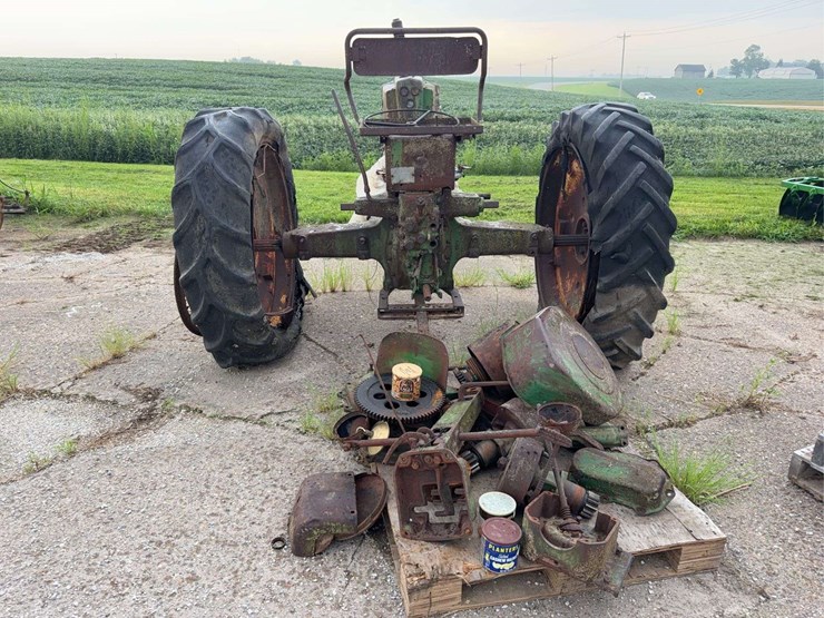 john-deere-b-image-4