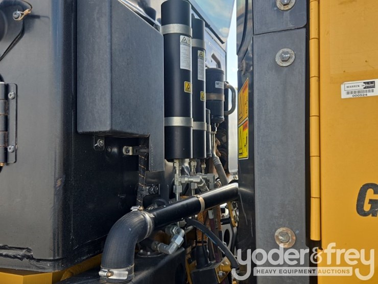 2015-caterpillar-140m3-awd-image-34