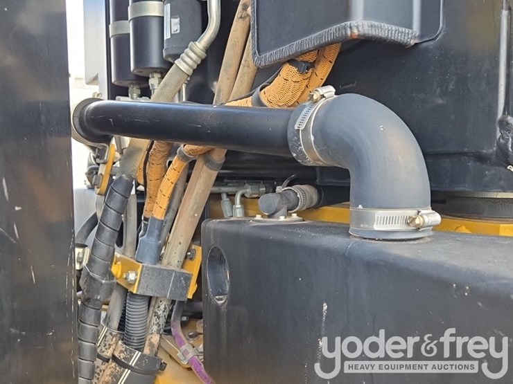 2015-caterpillar-140m3-awd-image-38