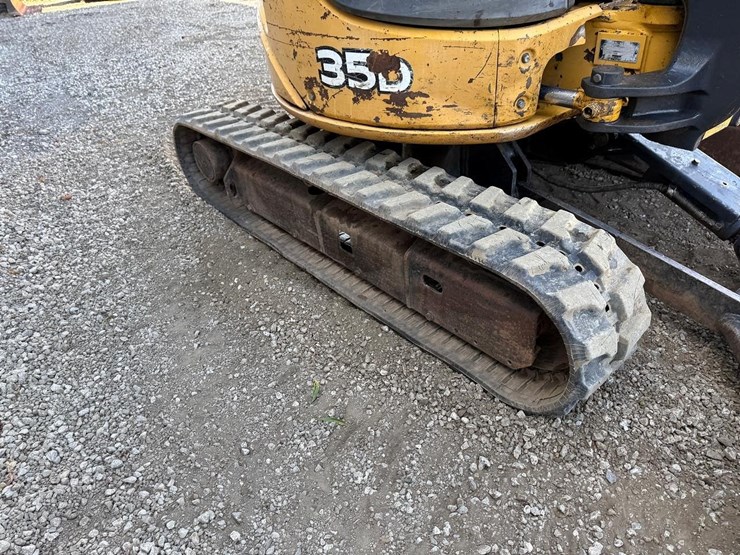 2005-deere-35d-image-11