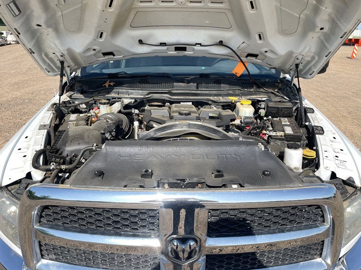 #1485-•-2016-ram-5500-flatbed-truck-(has-mn-salvage-title)-image-49