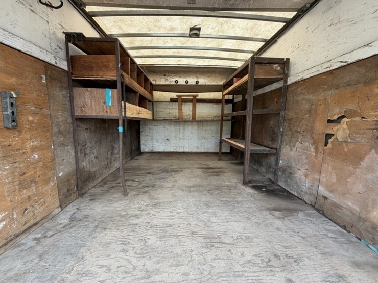 2006-chevrolet-express-box-truck-image-22