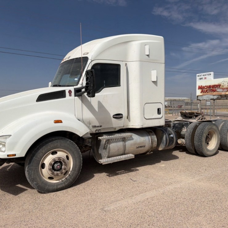 2015 KENWORTH T880