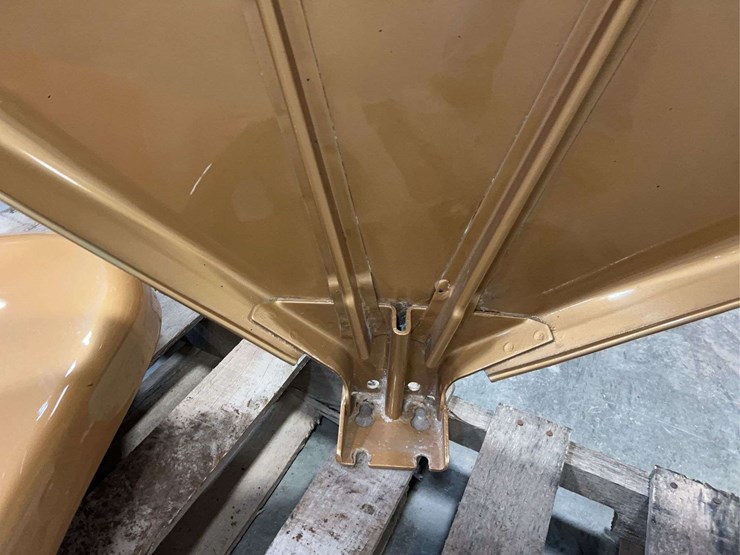 international-harvester-gold-demonstrator-544-row-crop-gas-fenders-image-17