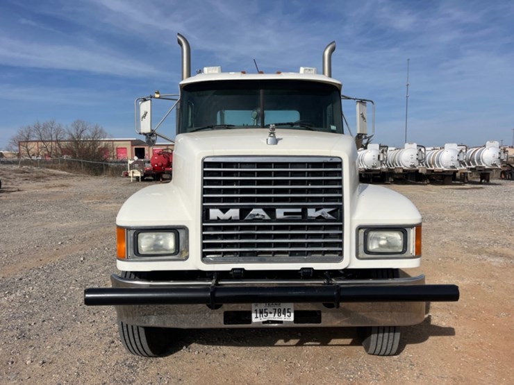 2002-mack-ch613-image-2