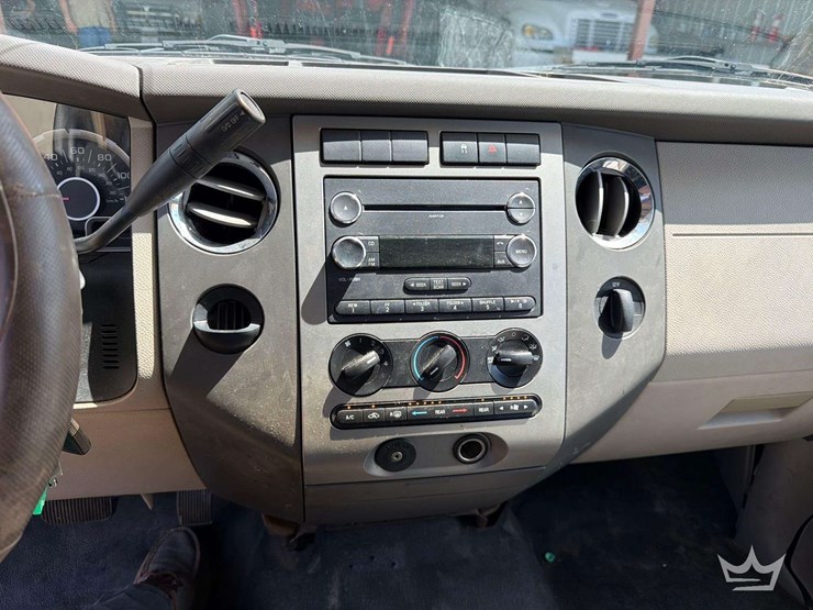 2010-ford-expedition-image-27