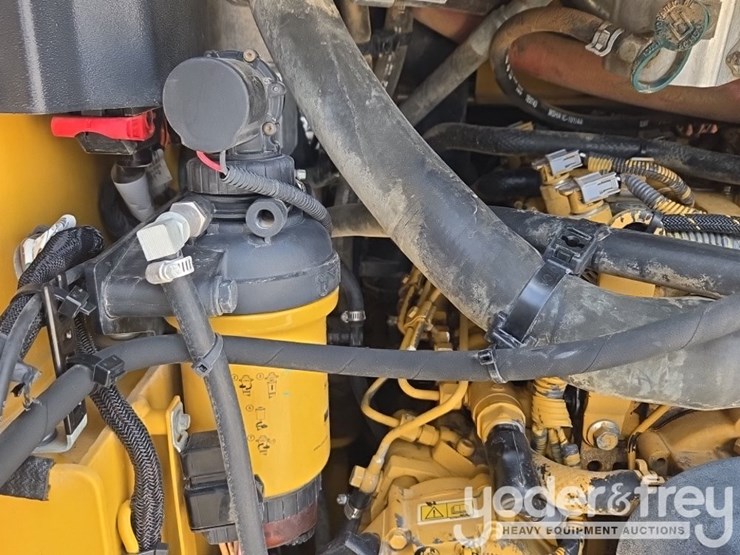 2019-caterpillar-226d-image-36