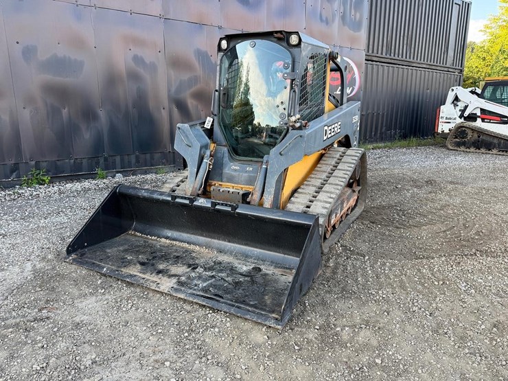 2012-deere-323d-image-8