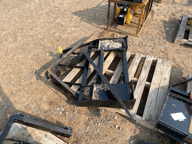 #2065-•-2026-mower-king-skid-steer-forks-image-4