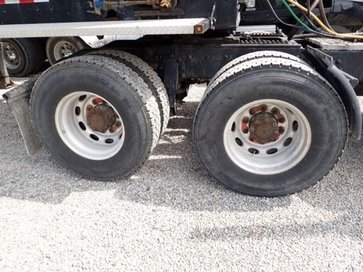 2004-peterbilt-379-image-33