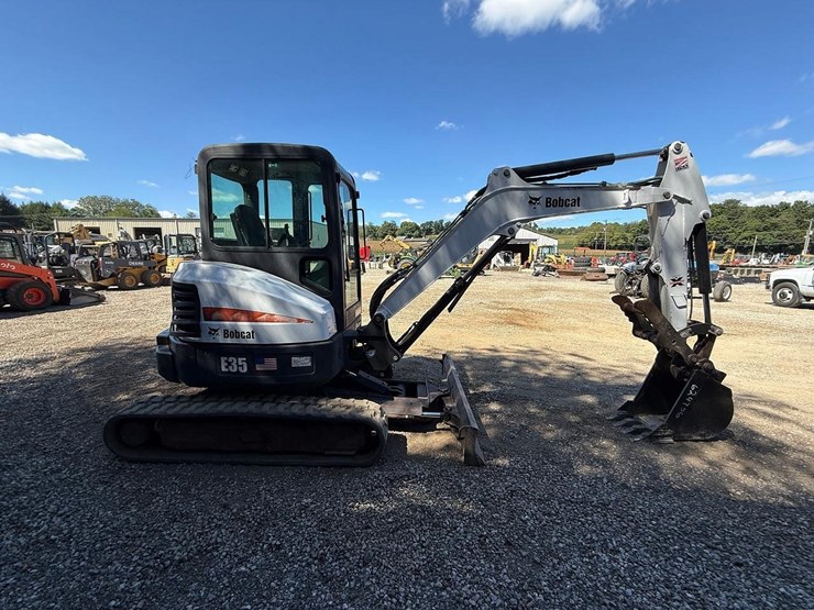 2010-bobcat-e35-image-5