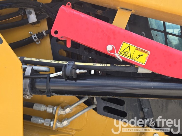 2019-caterpillar-226d-image-26