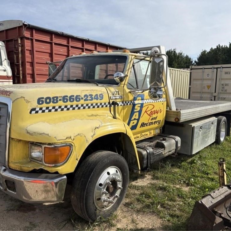 1997 FORD F800