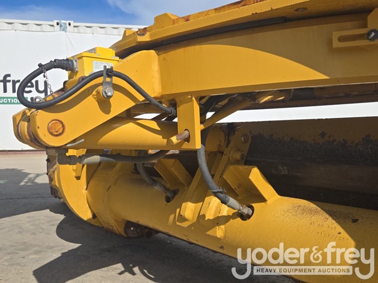 2015-caterpillar-140m3-awd-image-31