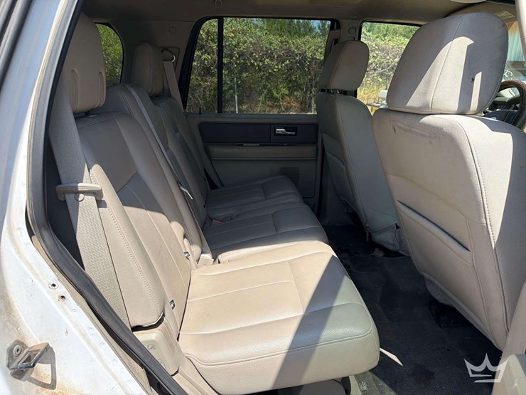 2010-ford-expedition-image-34