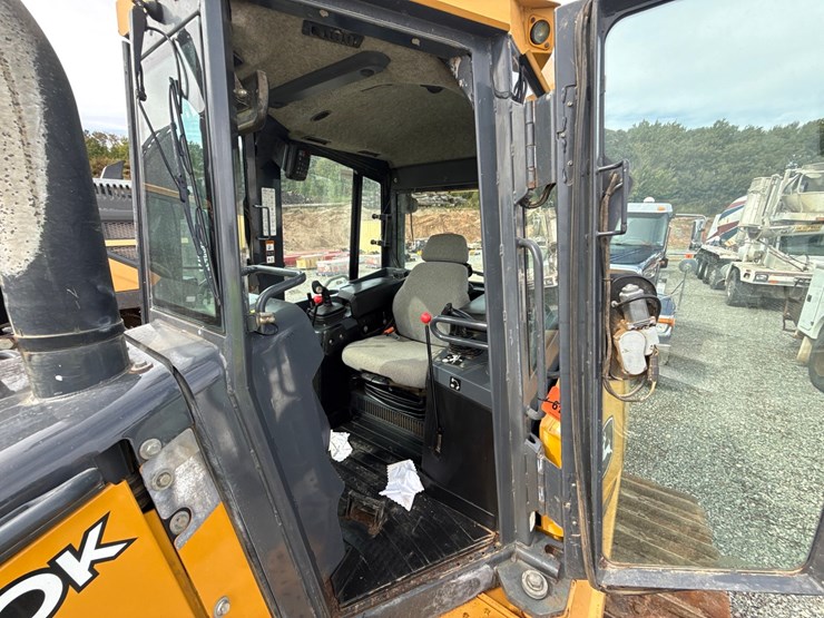 2014-deere-750k-lgp-image-45