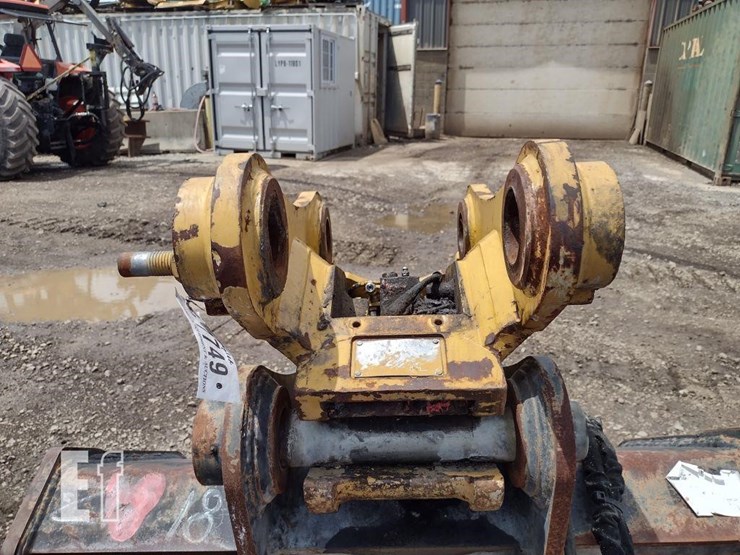 cat-quick-coupler-image-1