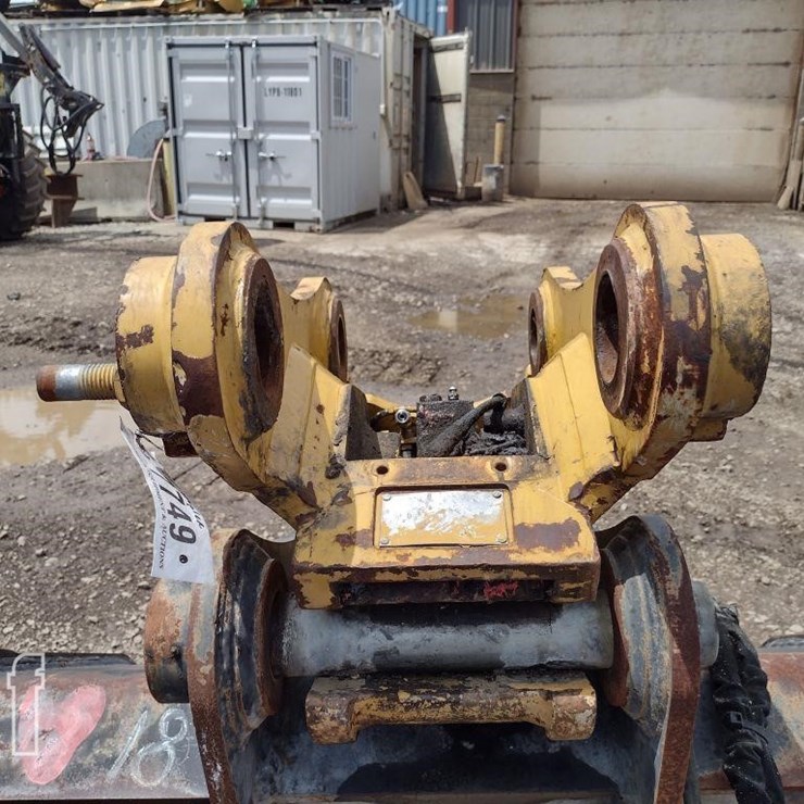 CAT QUICK COUPLER