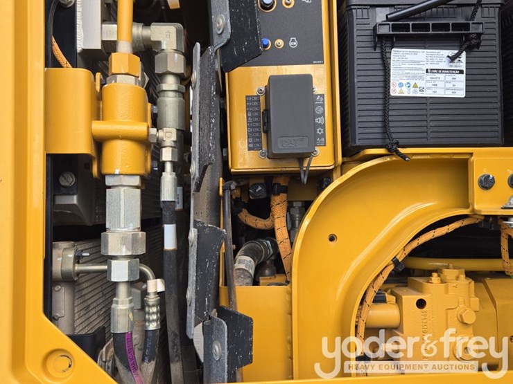 2015-caterpillar-140m3-awd-image-60