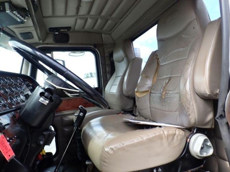 2004-peterbilt-379-image-17