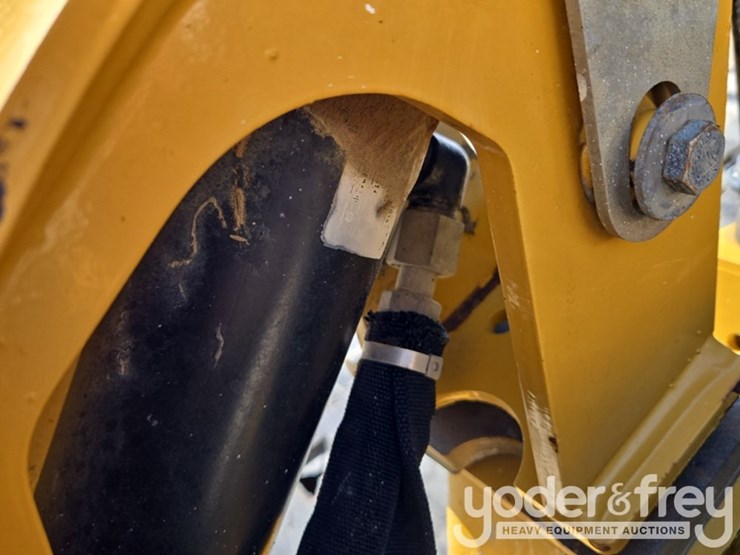 2023-caterpillar-259d3-image-21