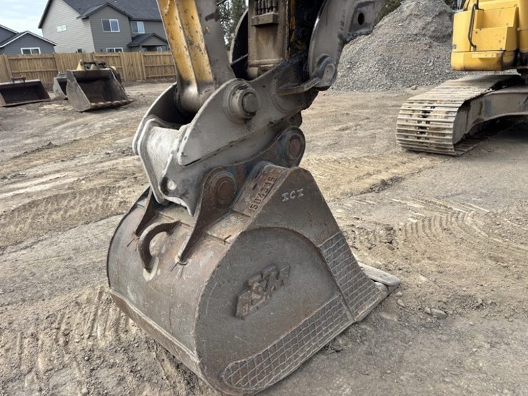 2013-komatsu-pc228us-lc-8-image-9