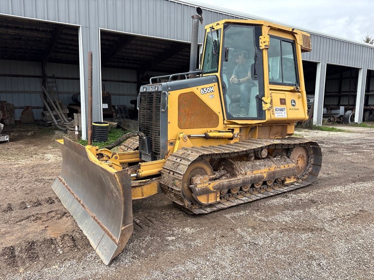 2004-deere-650h-xlt-image-1