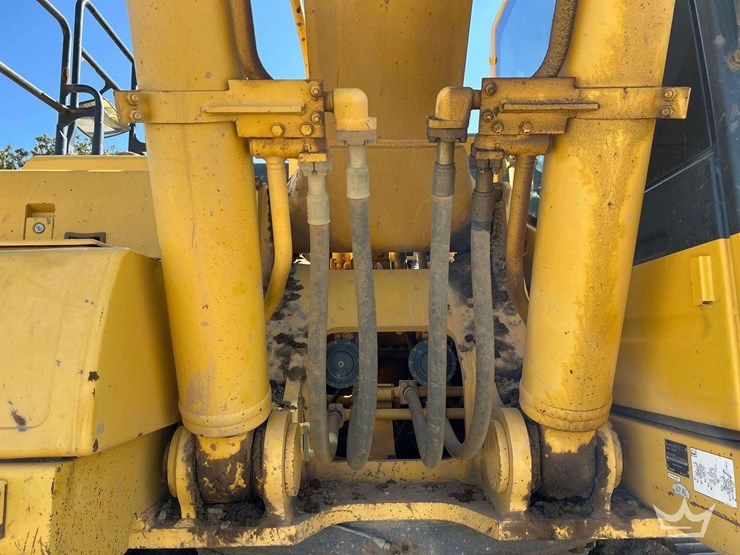 2017-komatsu-pc490lc-11-hydraulic-excavator-image-25