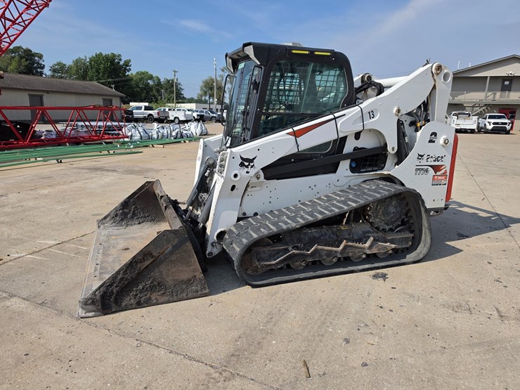 2022-bobcat-t770-image-2