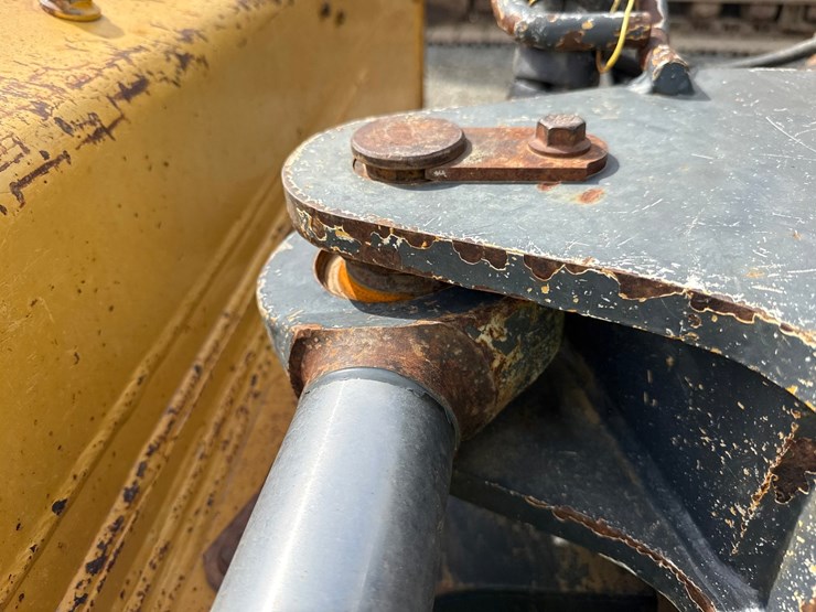2014-deere-750k-lgp-image-17