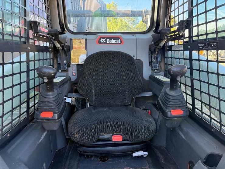 2022-bobcat-t76-image-19