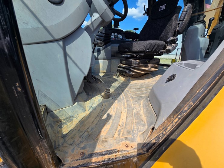 caterpillar-420e-image-38
