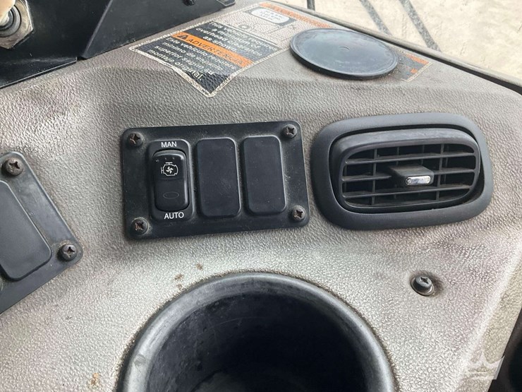 2019-peterbilt-520-image-15
