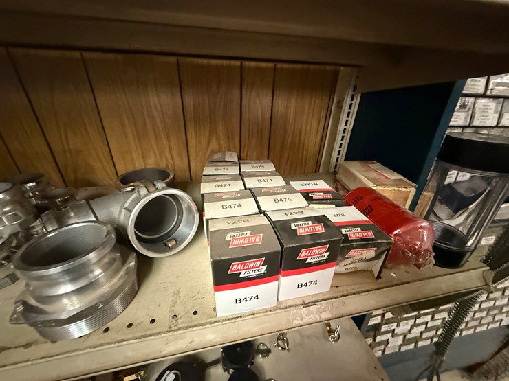 3rd-shelf-w/-(30+)-2”-thru-4”-alum-camlock-fittings-image-6