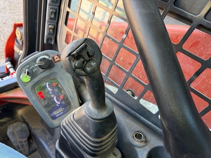 2025-kubota-ssv75-image-20