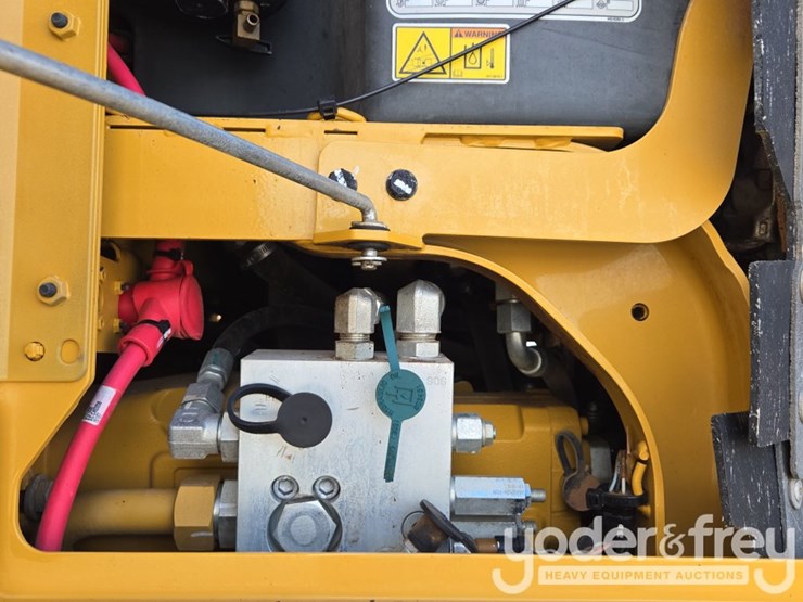 2015-caterpillar-140m3-awd-image-54