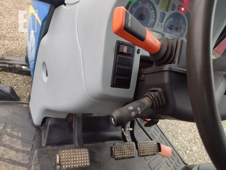 2011-new-holland-t5070-image-9