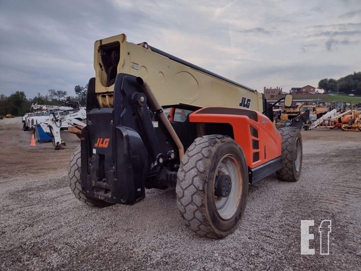 2017-jlg-1055-image-33