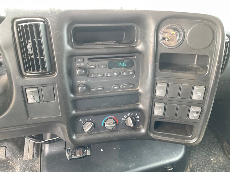 #1459-•-2005-chevrolet-5500-chipper-truck-(has-mn-title)-image-32