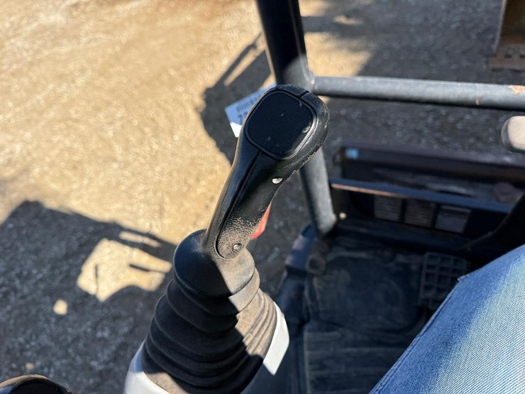 2016-deere-35g-image-26
