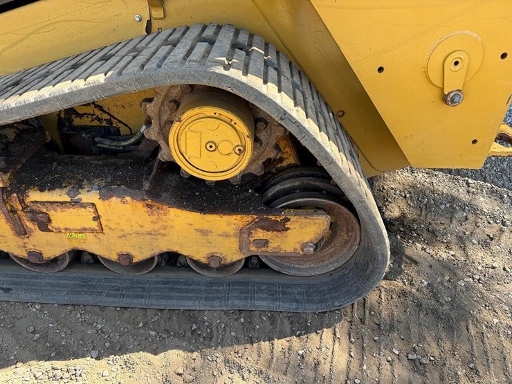 2023-caterpillar-259d3-image-19