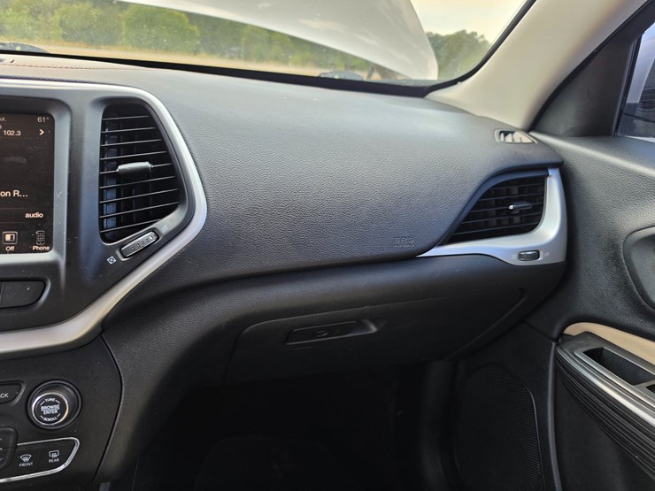 2015-jeep-cherokee-image-36