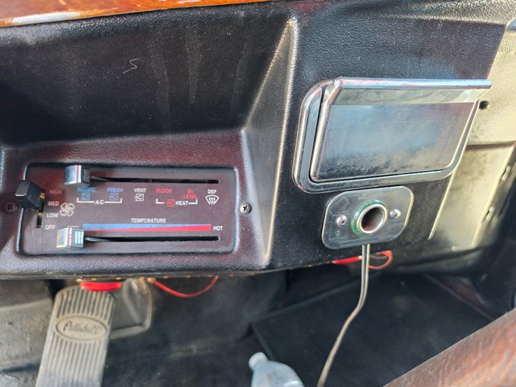 1992-peterbilt-379-image-55