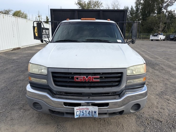 2003-gmc-3500-image-8