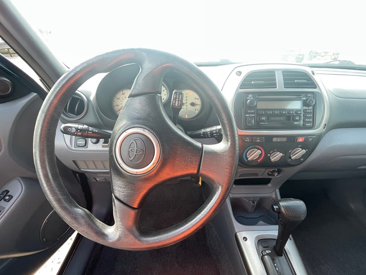 2002-toyota-rav4-image-15