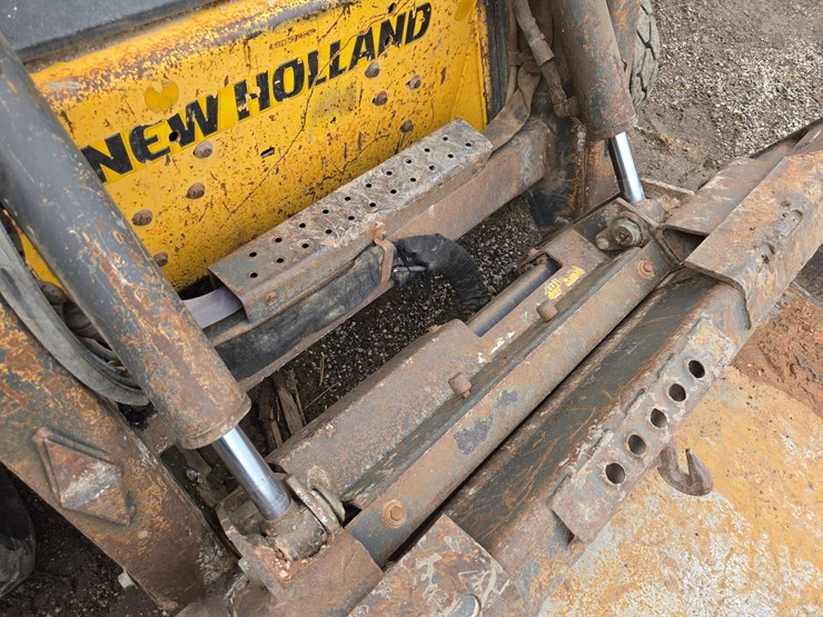 new-holland-c175-image-13