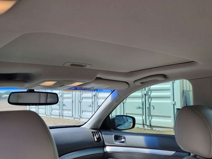 2015-infiniti-q40-sedan-4d-image-11