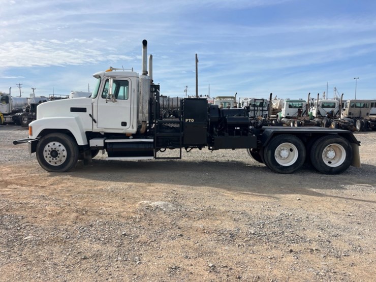 2002-mack-ch613-image-8